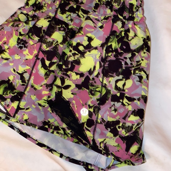 Lululemon Hotty Hot HR shorts Size 6 - Picture 6 of 8